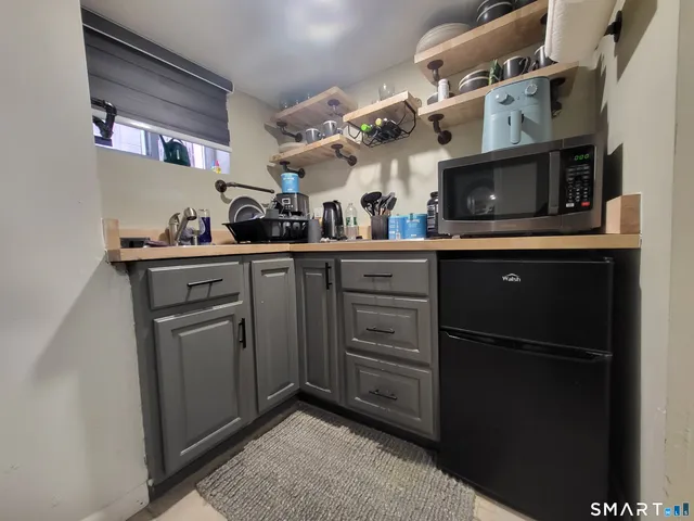 $425,000 | 110 Darby Street, Bloomfield, CT 06002