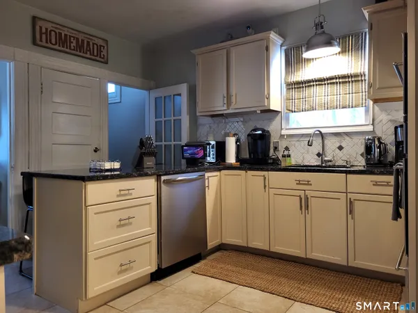 $425,000 | 110 Darby Street, Bloomfield, CT 06002