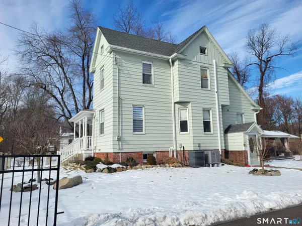 $425,000 | 110 Darby Street, Bloomfield, CT 06002