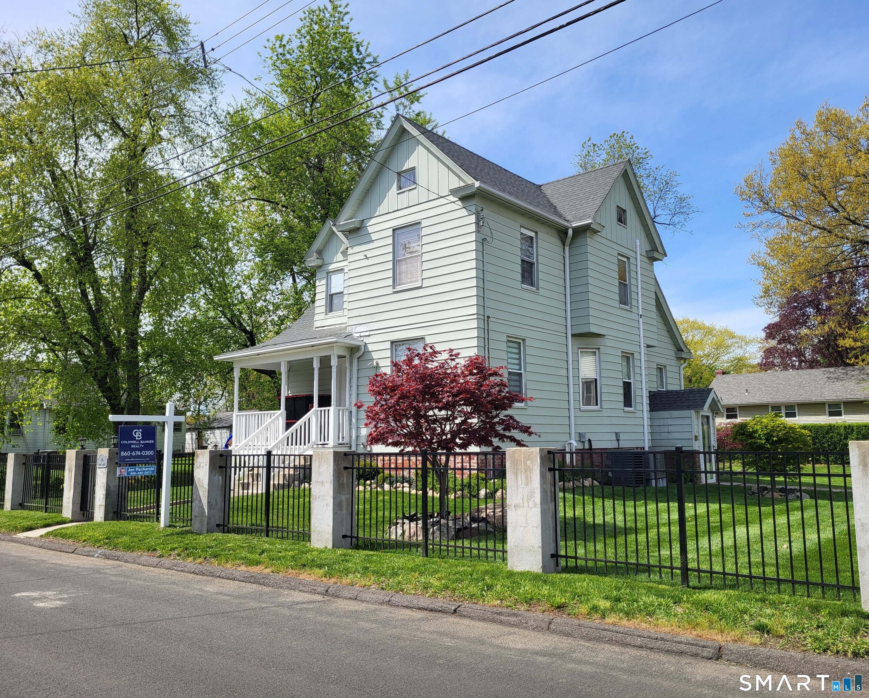 110 Darby Street Bloomfield, CT 06002 - Photo 35 of 39 a front view of a house with a garden