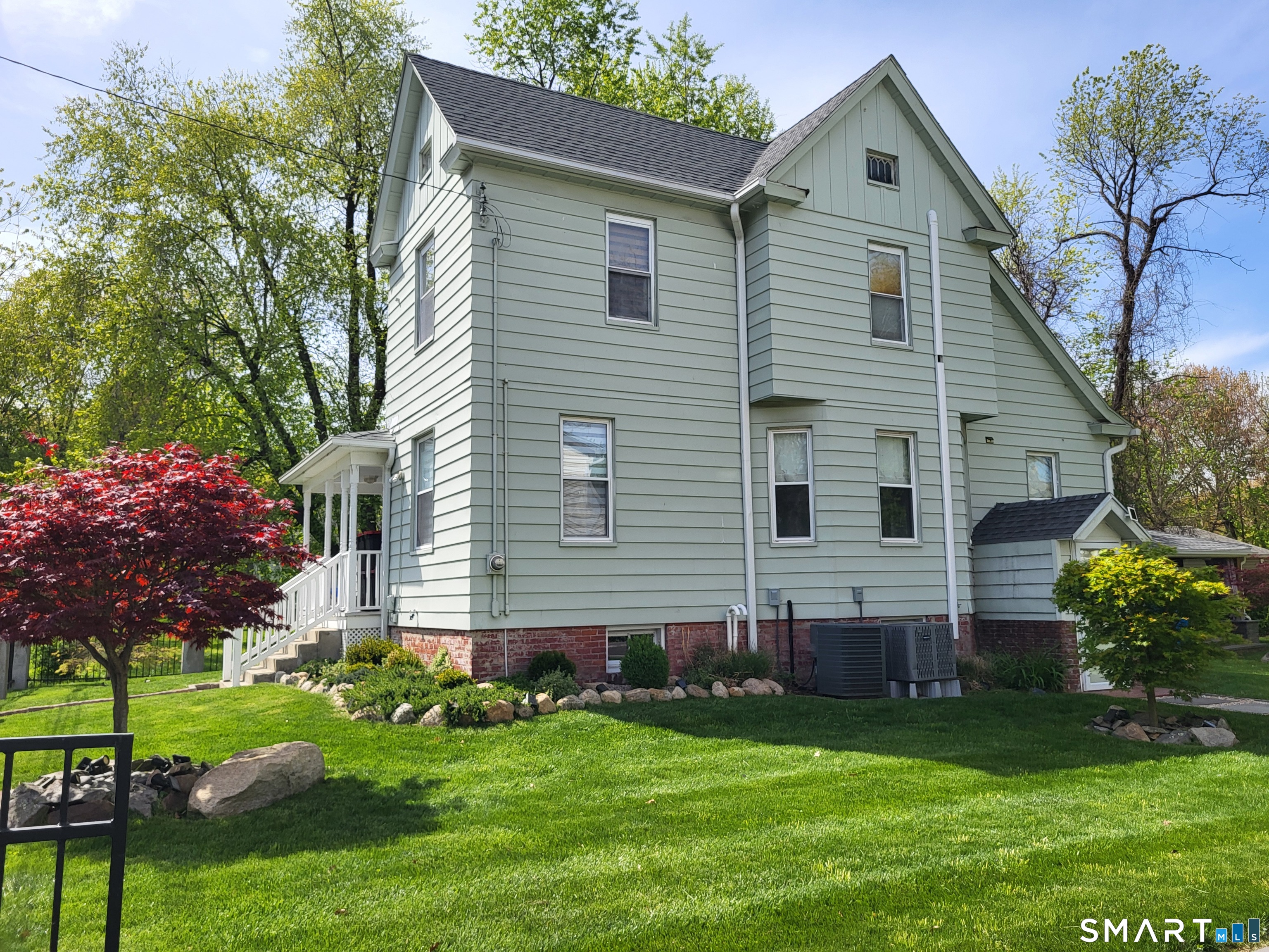 110 Darby Street Bloomfield, CT 06002 - Photo 36 of 39 a front view of a house with a garden and yard