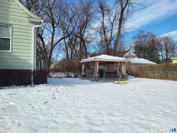 $425,000 | 110 Darby Street, Bloomfield, CT 06002