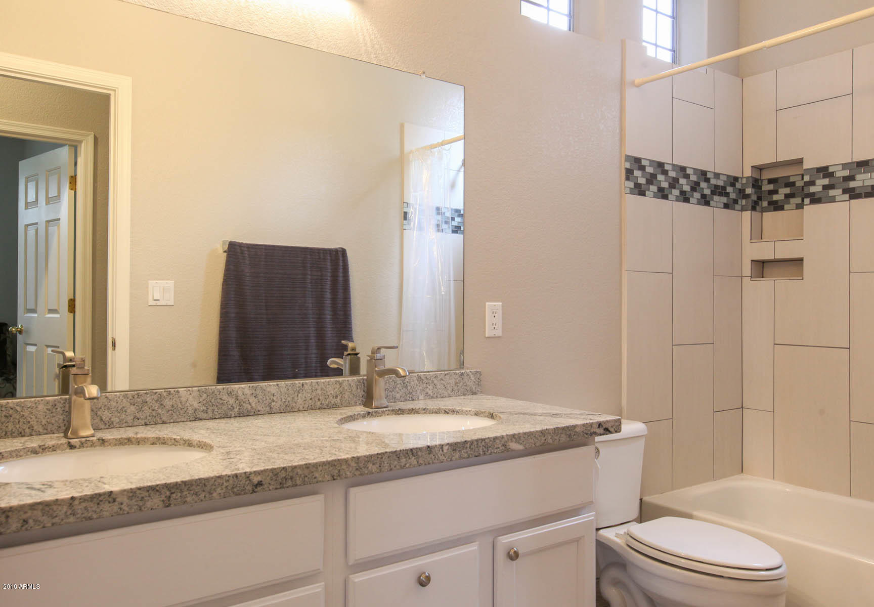 2281 Randall Road Gilbert, AZ 85296 - Photo 18 of 32 Hall Bath