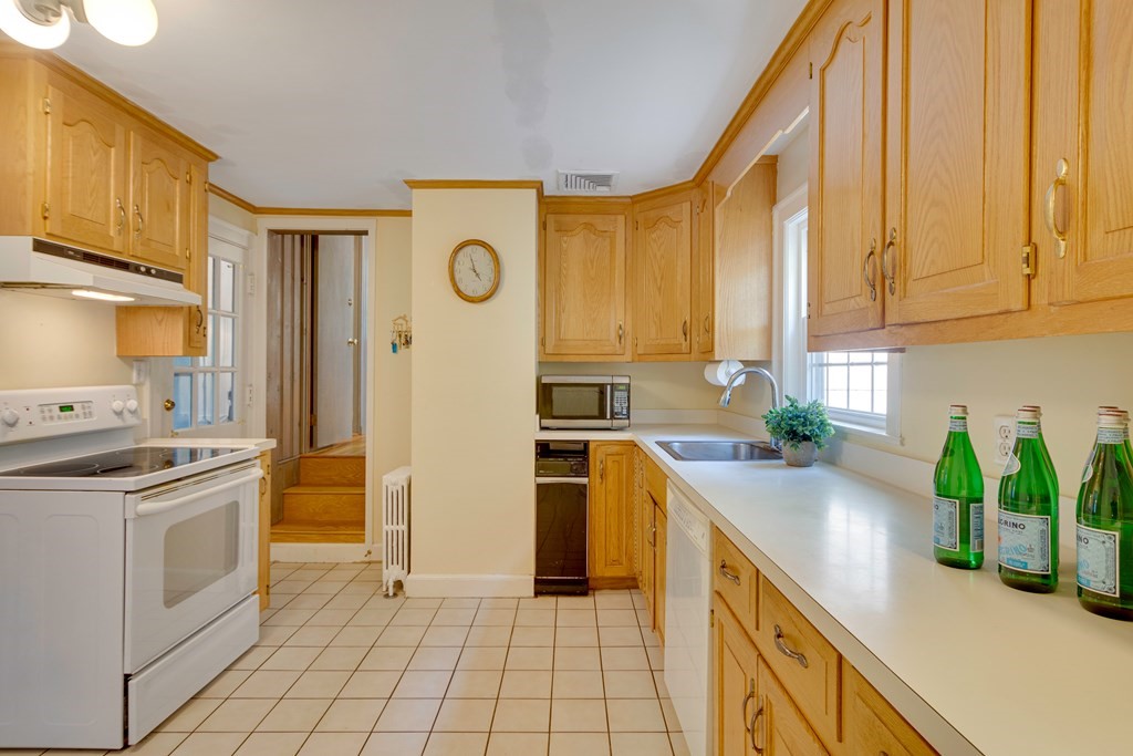 28 Pierrepont Road Winchester, MA 01890 - Photo 13 of 37