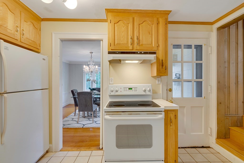 28 Pierrepont Road Winchester, MA 01890 - Photo 15 of 37