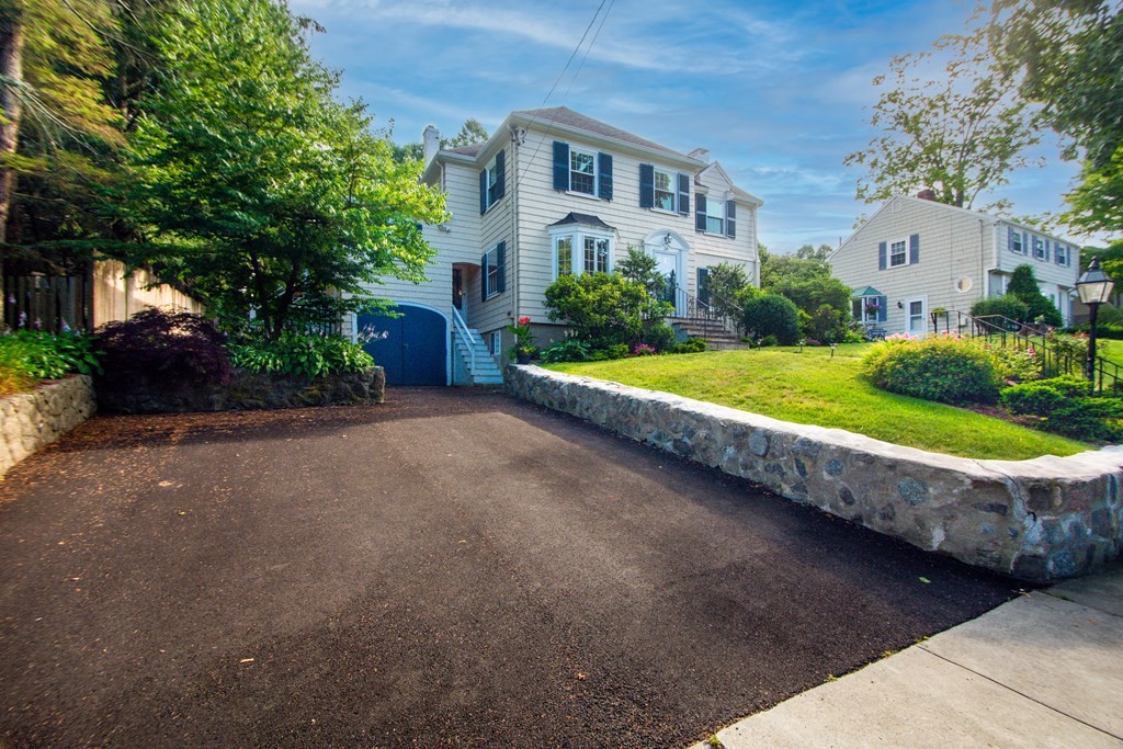 28 Pierrepont Road Winchester, MA 01890 - Photo 3 of 37