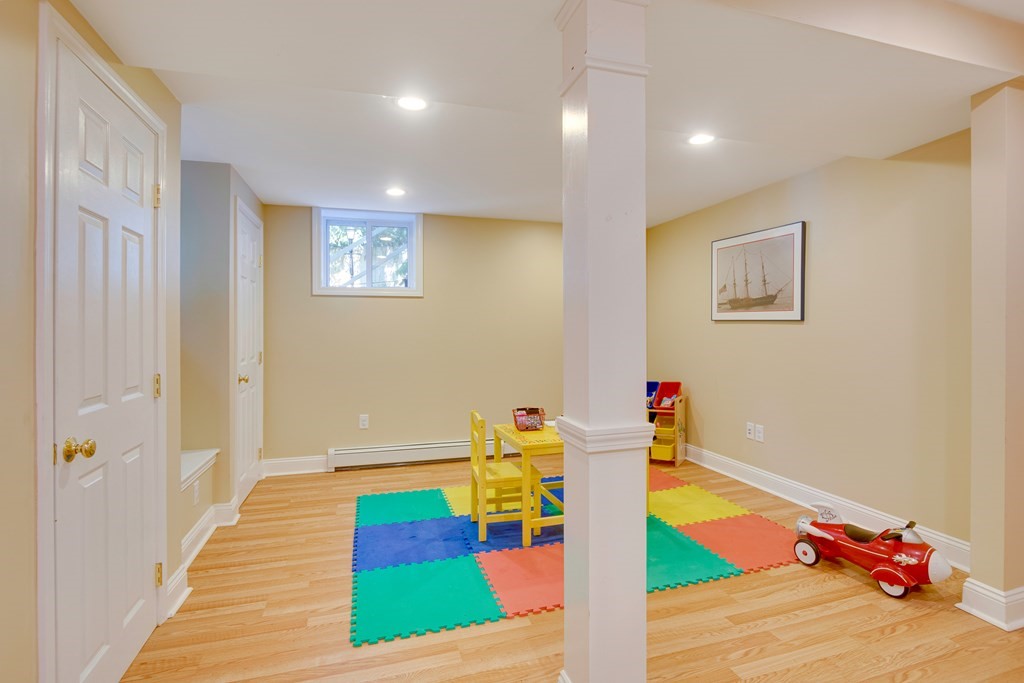 28 Pierrepont Road Winchester, MA 01890 - Photo 31 of 37