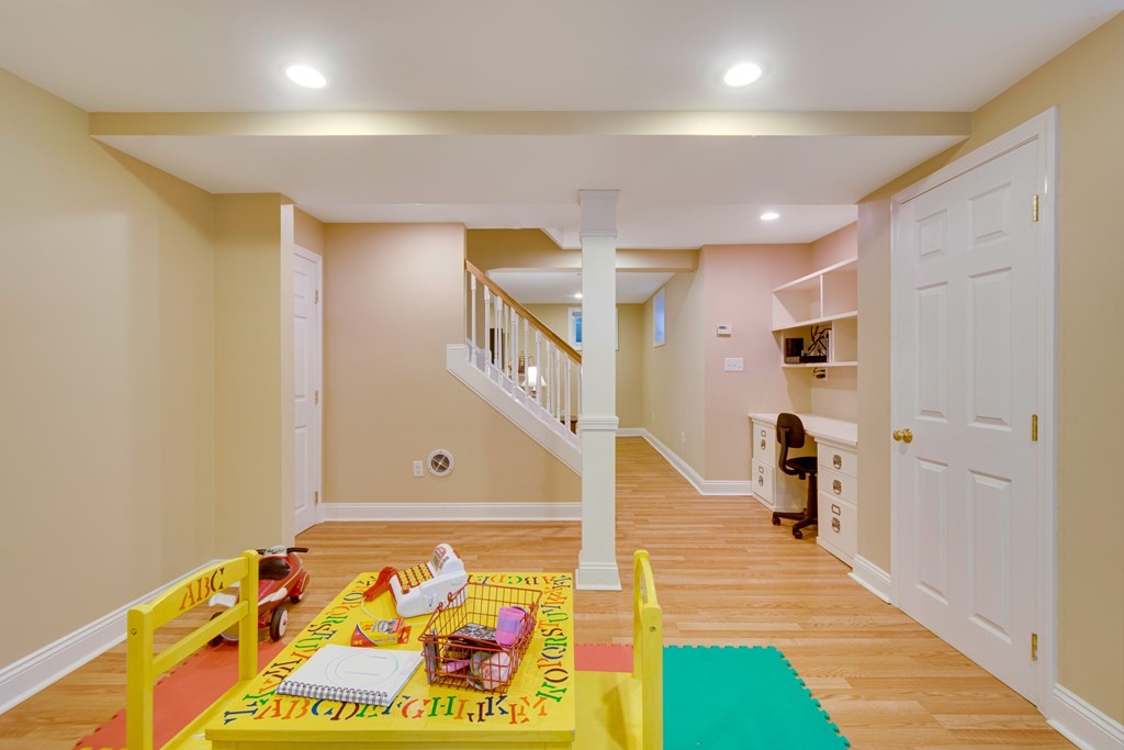 28 Pierrepont Road Winchester, MA 01890 - Photo 33 of 37