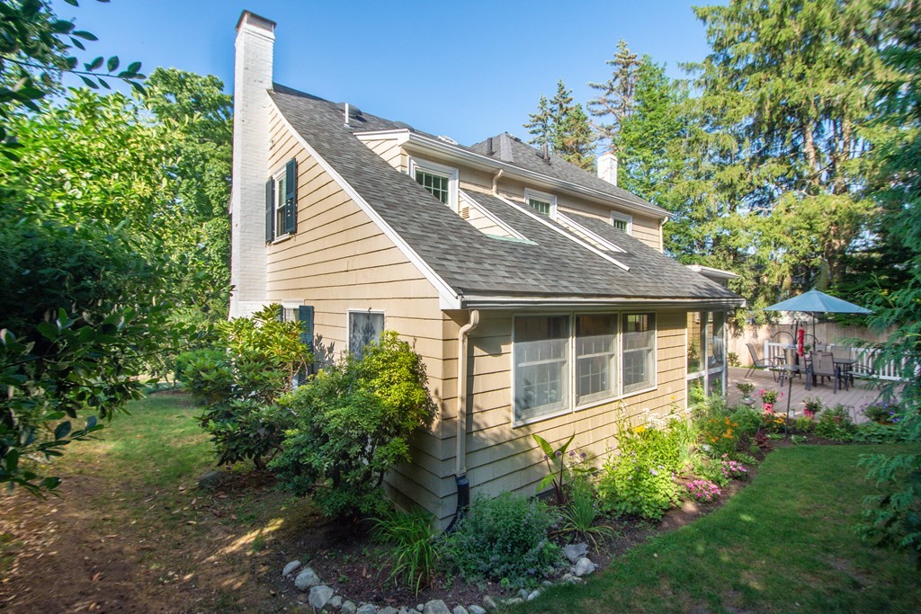28 Pierrepont Road Winchester, MA 01890 - Photo 36 of 37