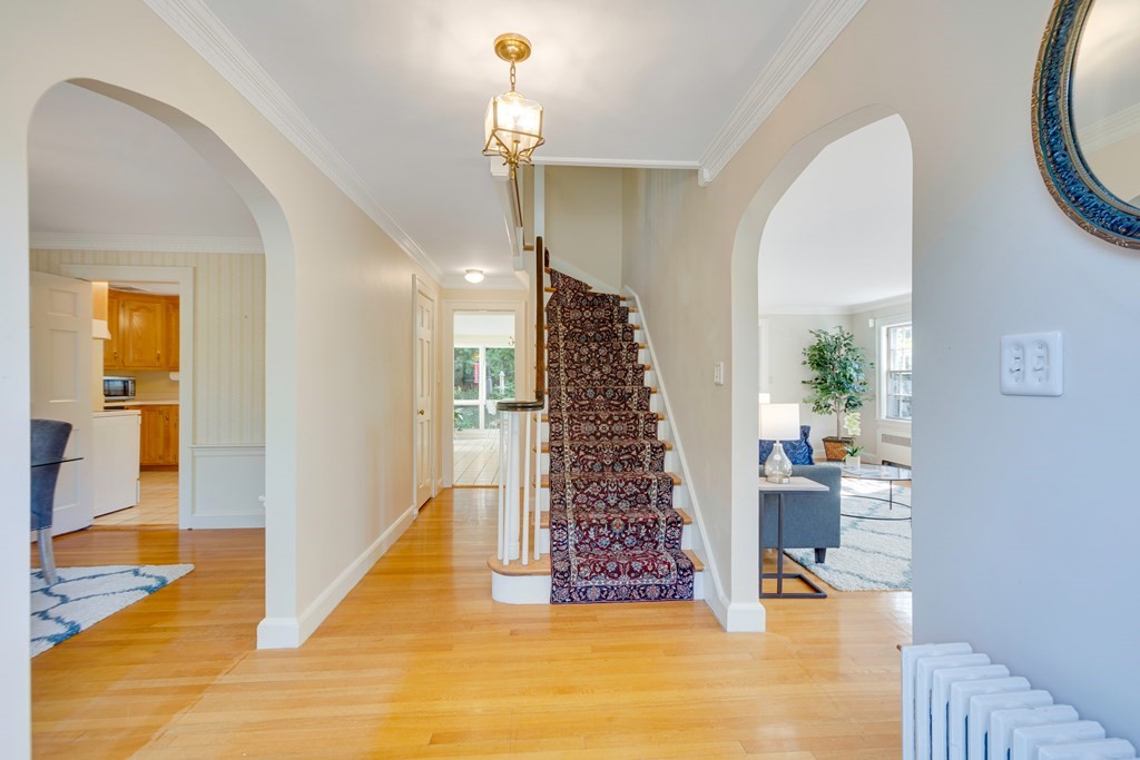 28 Pierrepont Road Winchester, MA 01890 - Photo 5 of 37