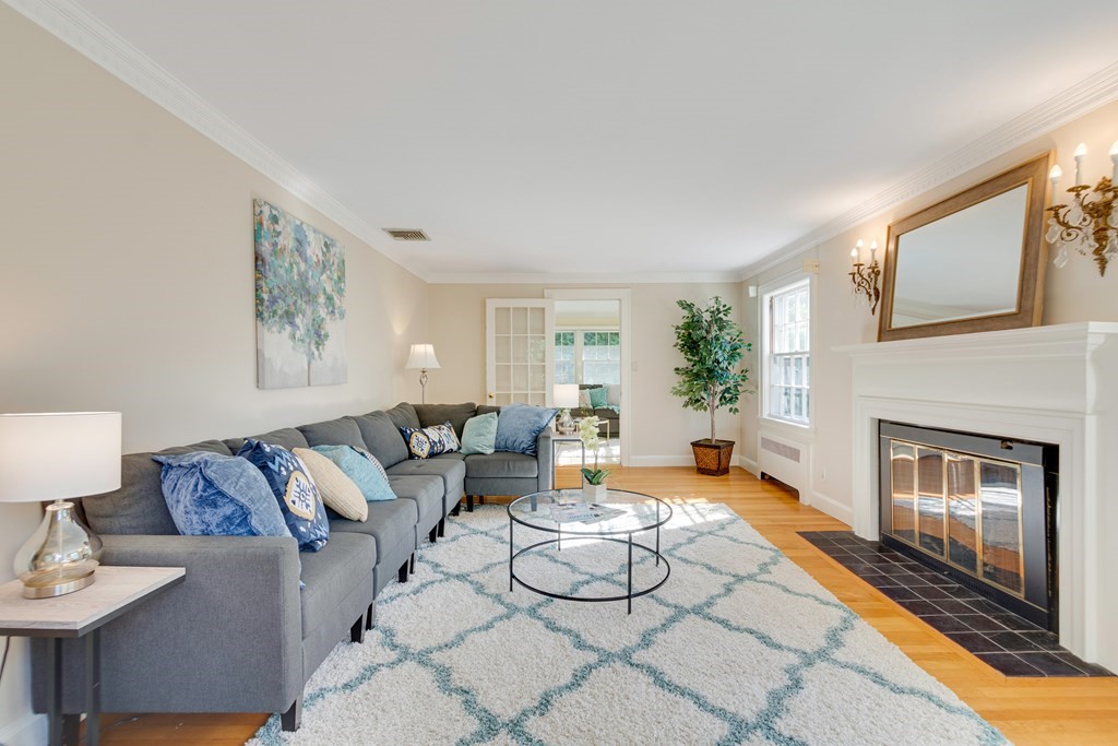 28 Pierrepont Road Winchester, MA 01890 - Photo 7 of 37