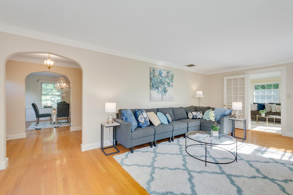 28 Pierrepont Road Winchester, MA 01890 - Photo 8 of 37