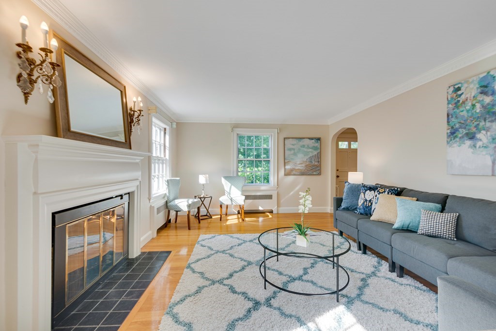 28 Pierrepont Road Winchester, MA 01890 - Photo 9 of 37