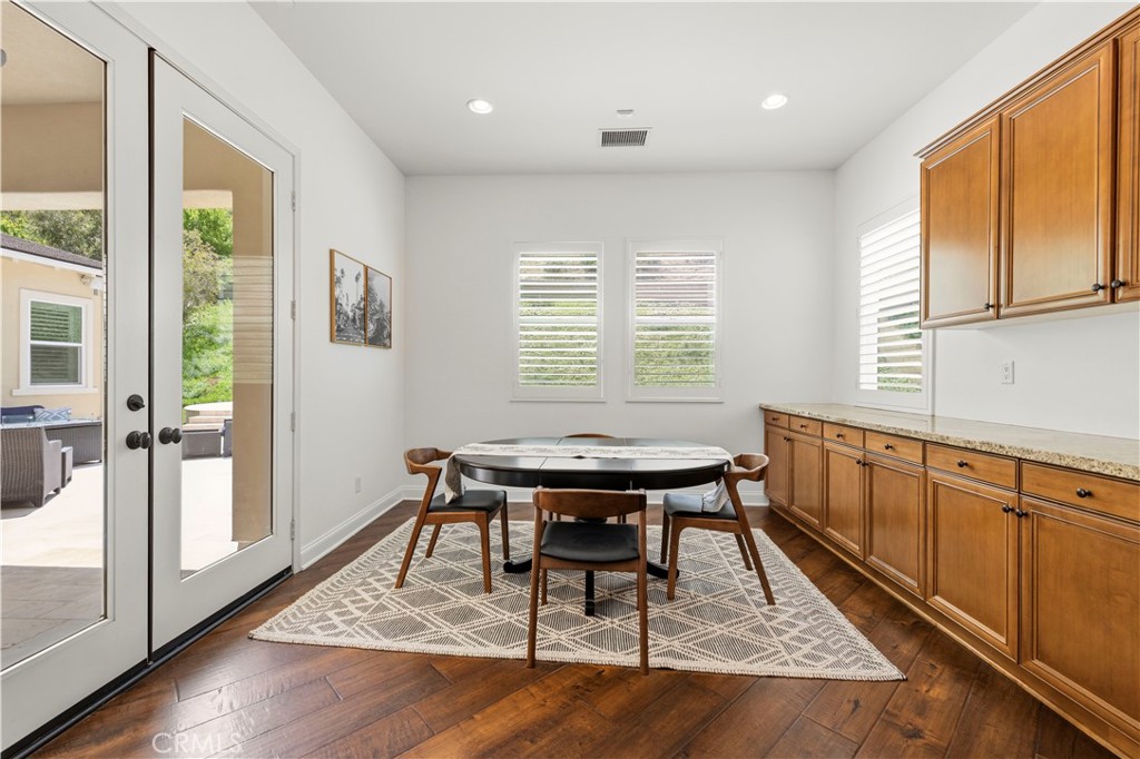 24949 Old Stone Way Stevenson Ranch, CA 91381 - Photo 40 of 111