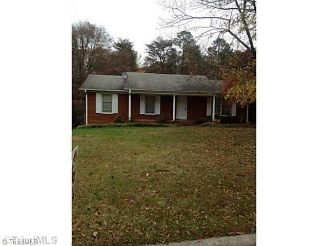 Exterior Front. The home has a finished lower level. Den w/Fireplace, game room. Unfinished Laundry Area and Garage