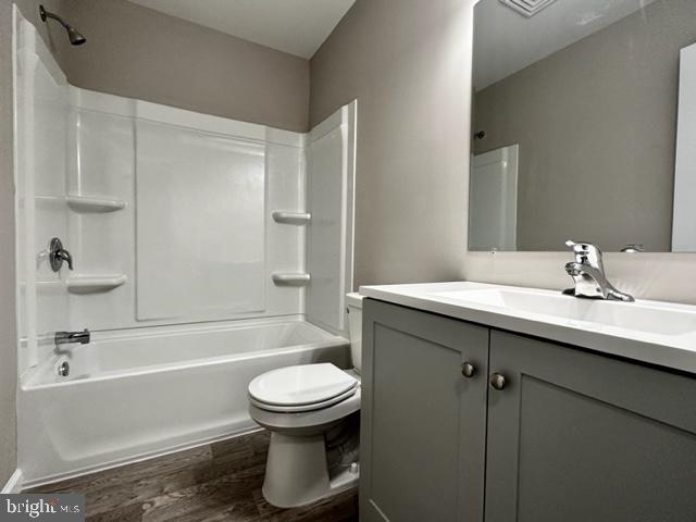 474 Coyle Road Clayton, NJ 08312 - Photo 23 of 33 Upstairs Full Bathroom
