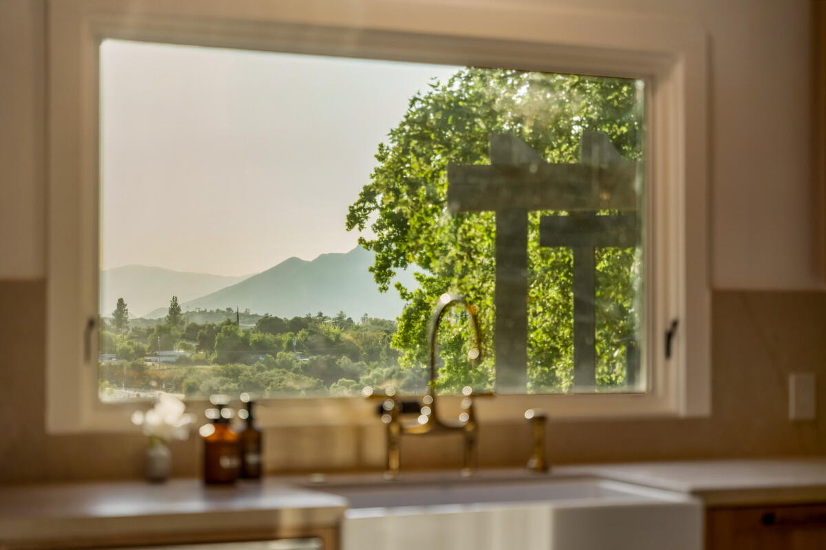 13100 Ojai Road Santa Paula, CA 93060 - Photo 5 of 60 _ROY0863