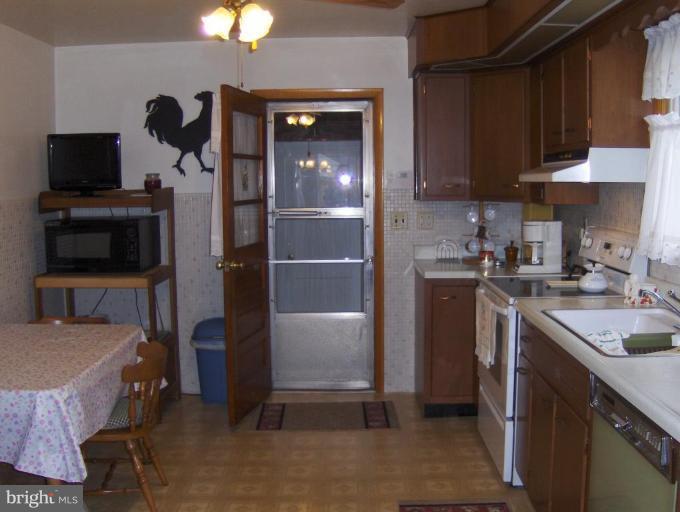 9120 Philadelphia Road Rosedale, MD 21237 - Photo 2 of 17 Kitchen