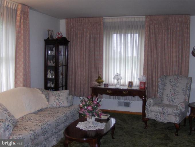9120 Philadelphia Road Rosedale, MD 21237 - Photo 5 of 17 Living Room