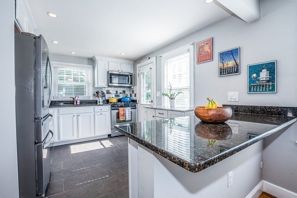 23 Oak Tree Road Dedham, MA 02026 - Photo 6 of 36 Gallery Image 6