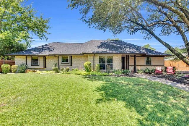 $349,000 | 105 Buffalo Creek Circle, Waxahachie, TX 75165