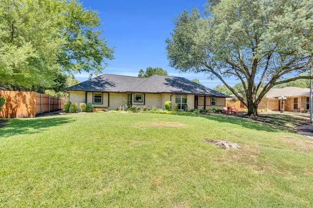 $349,000 | 105 Buffalo Creek Circle, Waxahachie, TX 75165