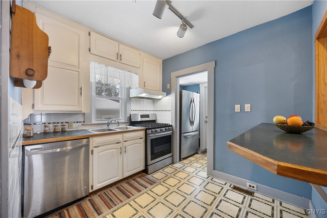 157 Upland Road Syracuse, NY 13207 - Photo 4 of 25