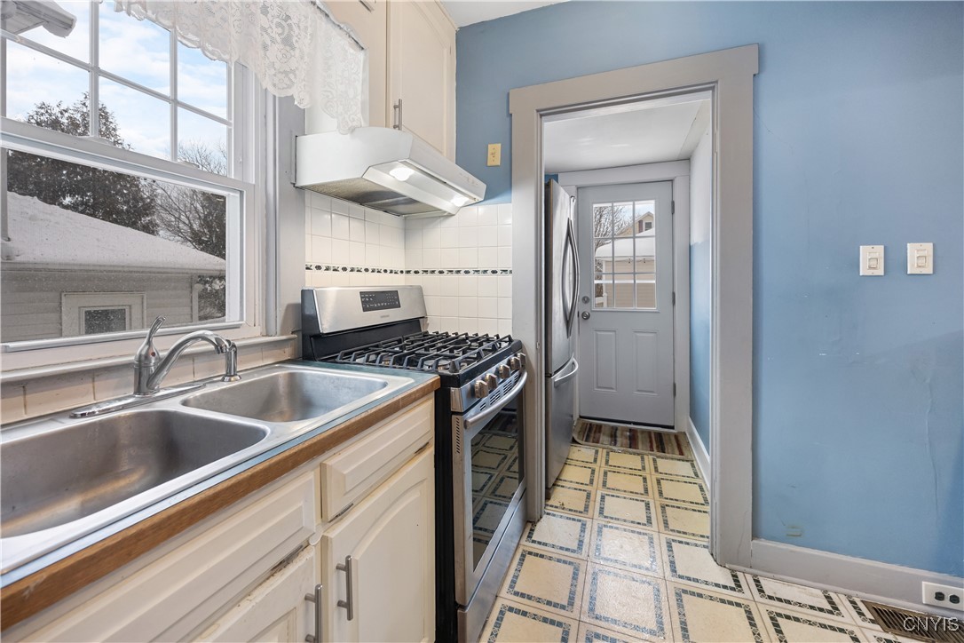 157 Upland Road Syracuse, NY 13207 - Photo 5 of 25