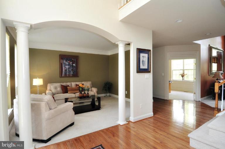 6219 Winters Ridge Hanover, MD 21076 - Photo 3 of 28 Entrance / Foyer