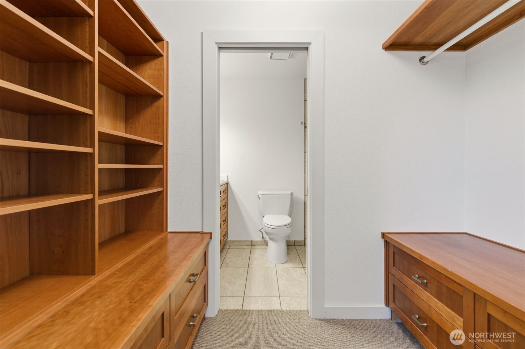 800 North Allen Place, Unit 401 Seattle, WA 98103 - Photo 14 of 32