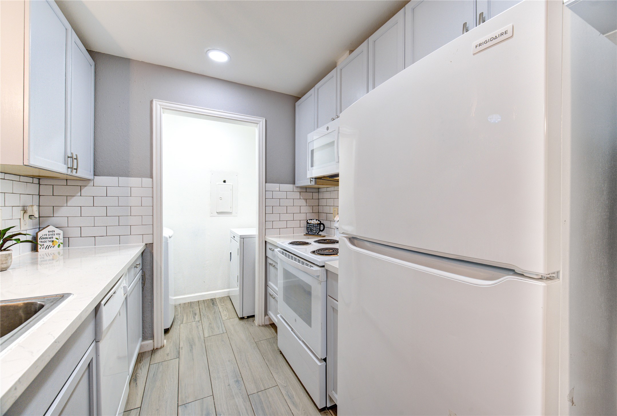 3929 Tanglewilde Street, Unit 3929 Houston, TX 77063 - Photo 14 of 44