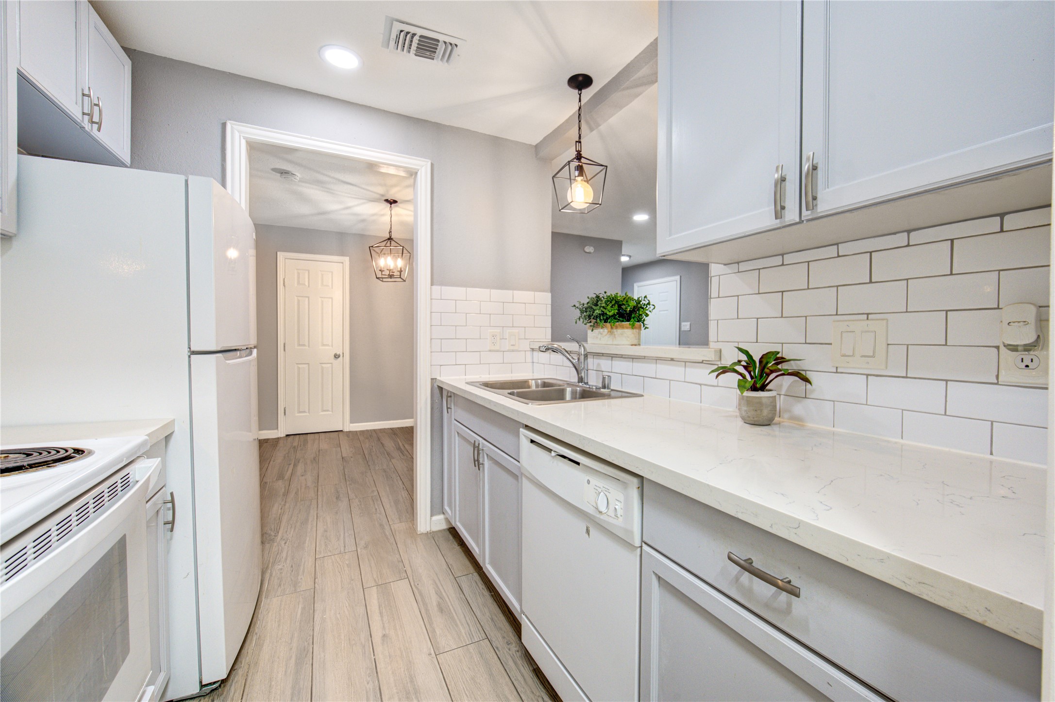 3929 Tanglewilde Street, Unit 3929 Houston, TX 77063 - Photo 18 of 44