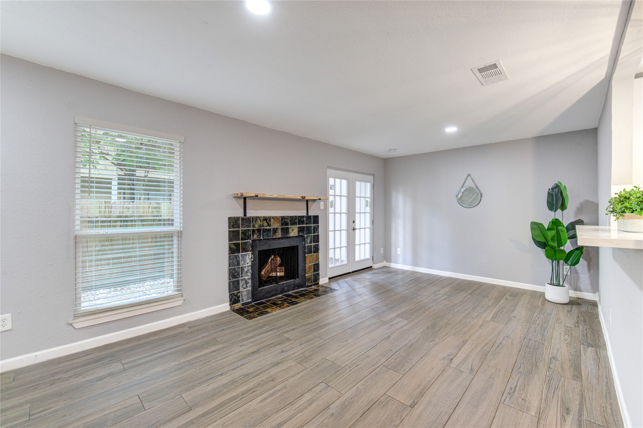 3929 Tanglewilde Street, Unit 3929 Houston, TX 77063 - Photo 7 of 44