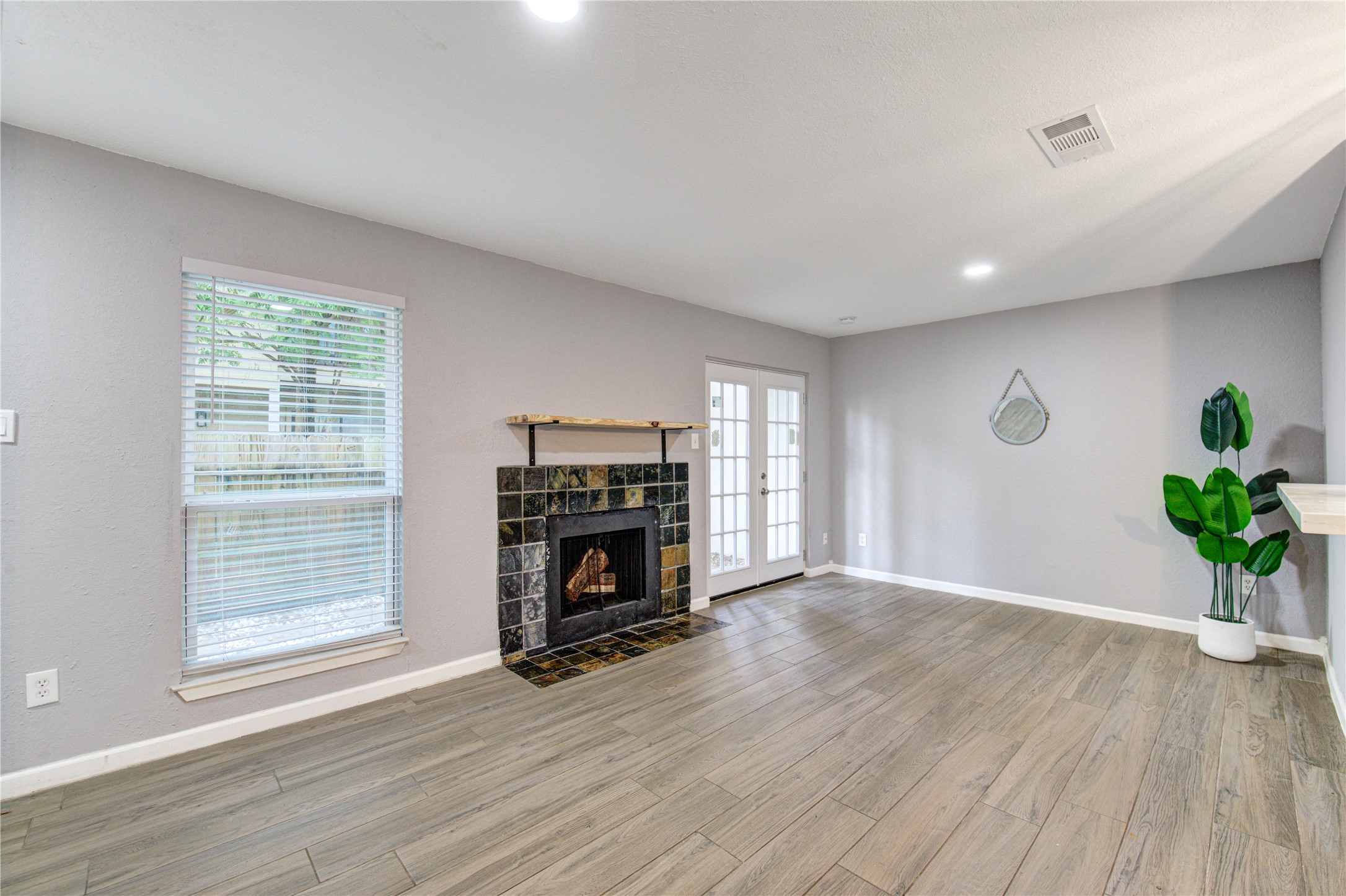 3929 Tanglewilde Street, Unit 3929 Houston, TX 77063 - Photo 10 of 44