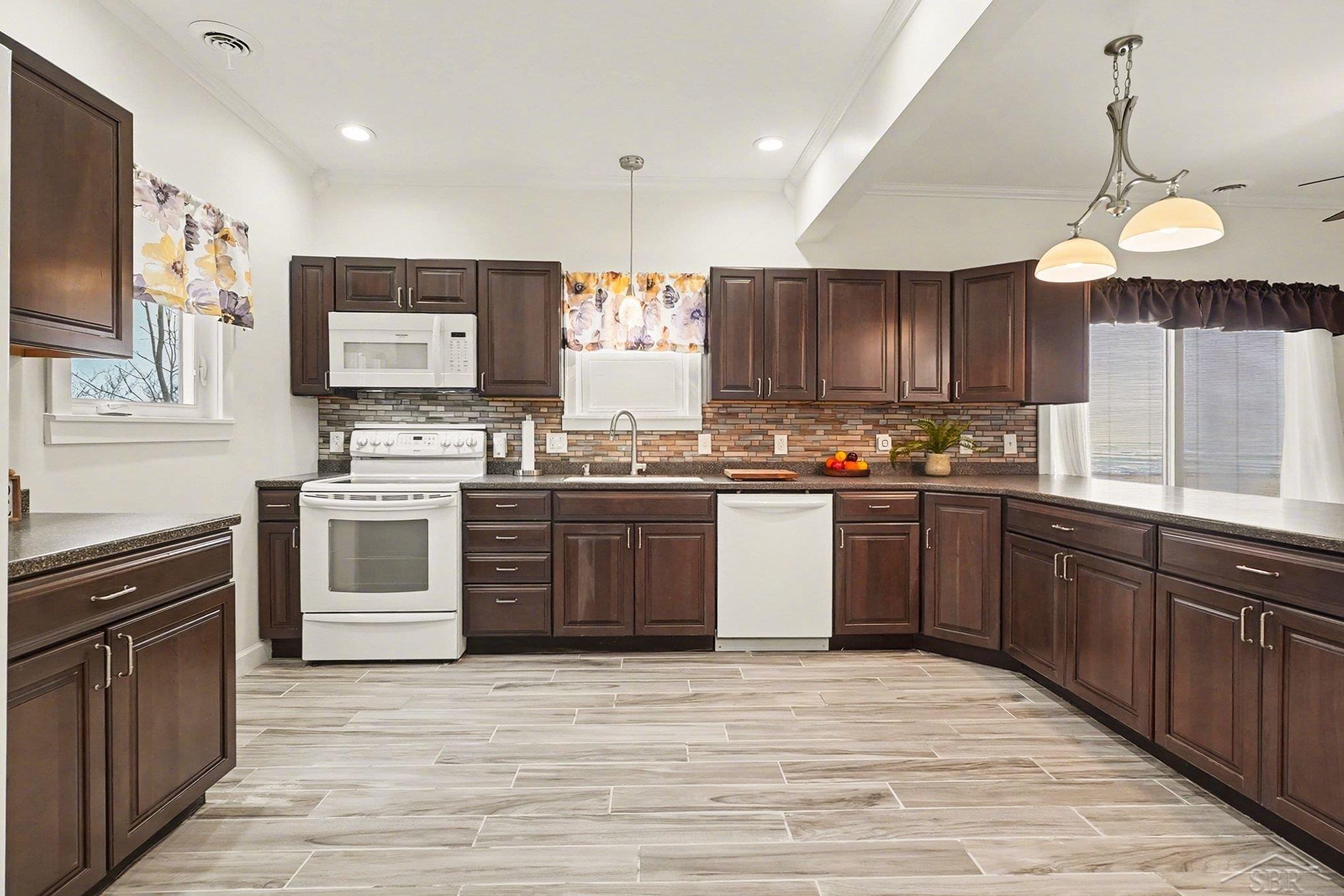 667 Bay Road Bay City, MI 48706 - Photo 8 of 24