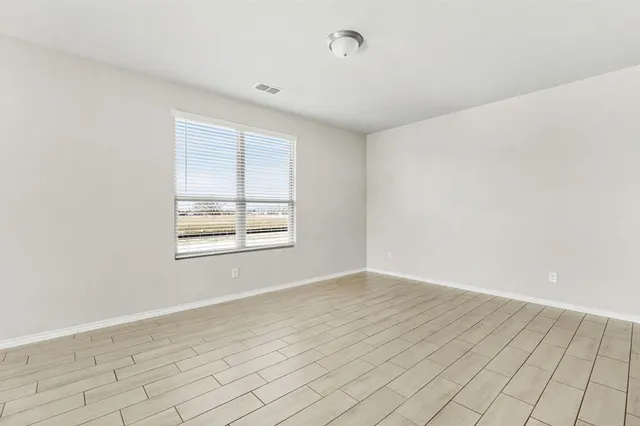 $2,100 | 971 Hurstwood Drive, Van Alstyne, TX 75495