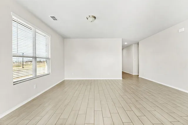 $2,100 | 971 Hurstwood Drive, Van Alstyne, TX 75495