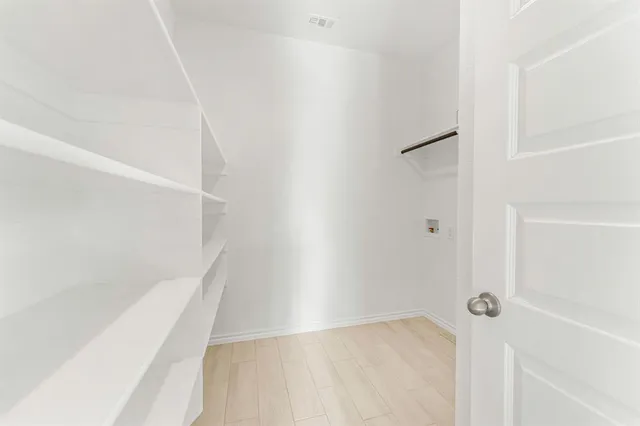 $2,100 | 971 Hurstwood Drive, Van Alstyne, TX 75495