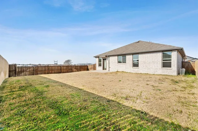 $2,100 | 971 Hurstwood Drive, Van Alstyne, TX 75495