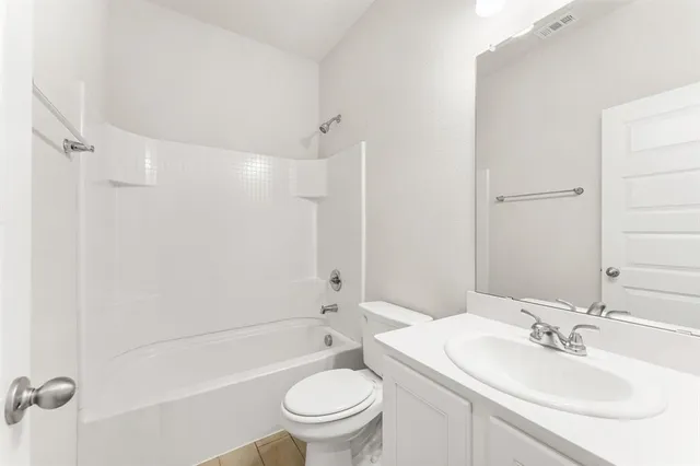 $2,100 | 971 Hurstwood Drive, Van Alstyne, TX 75495