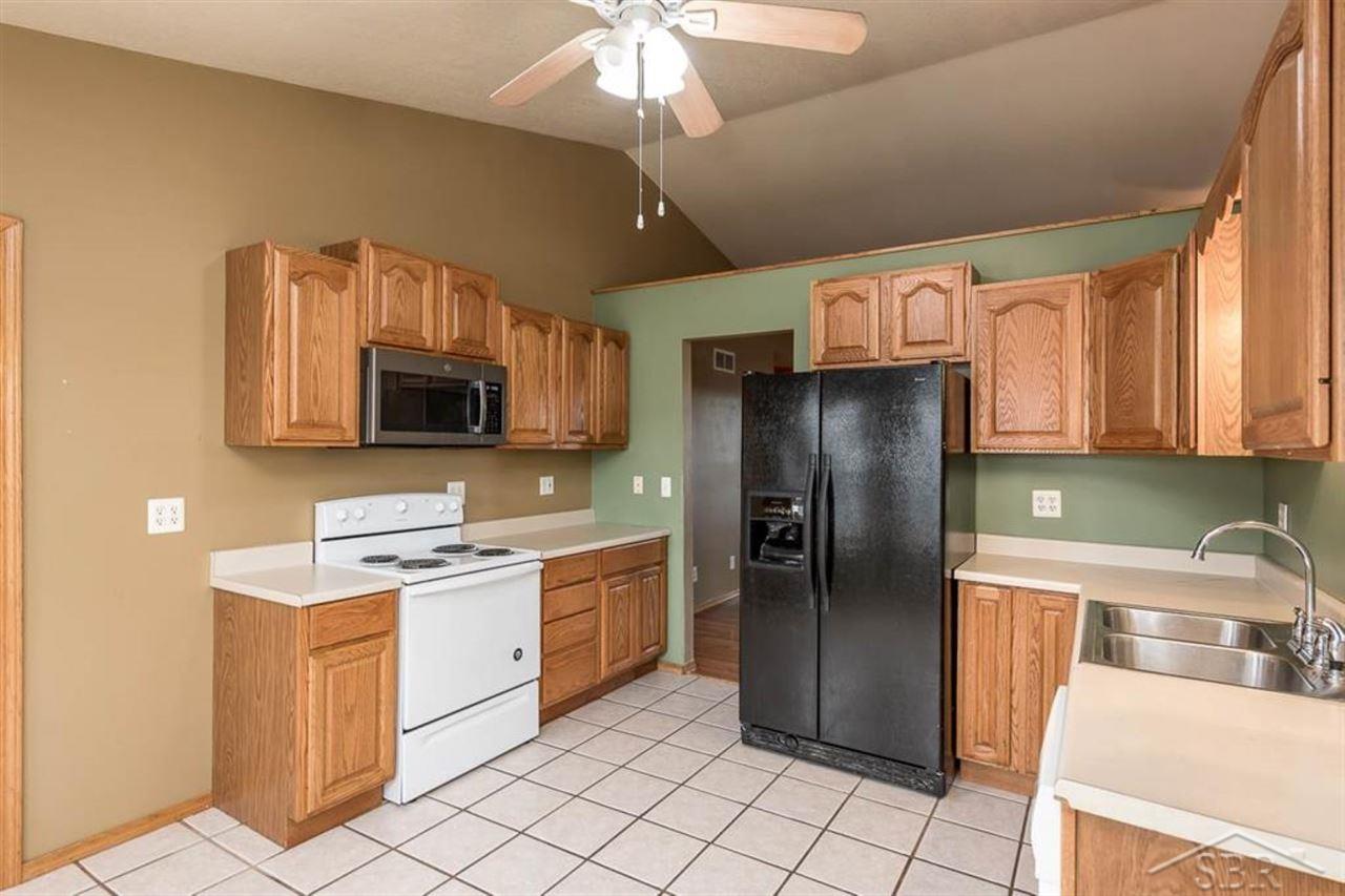 323 West Ridge Road Bay City, MI 48708 - Photo 3 of 33 50005539-2.JPG