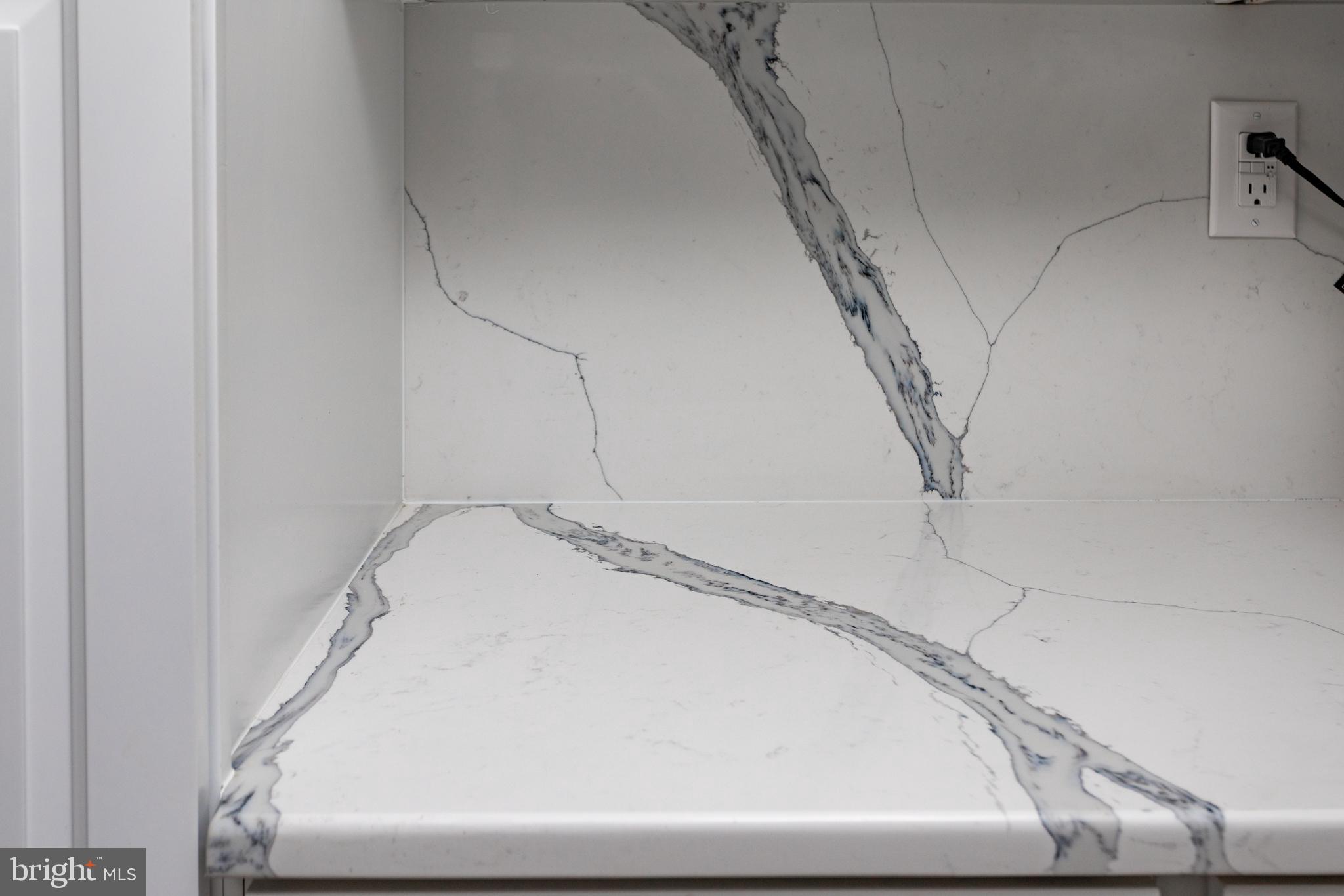 282 Juliustown Road Columbus, NJ 08022 - Photo 13 of 37 a bathroom with a bathtub