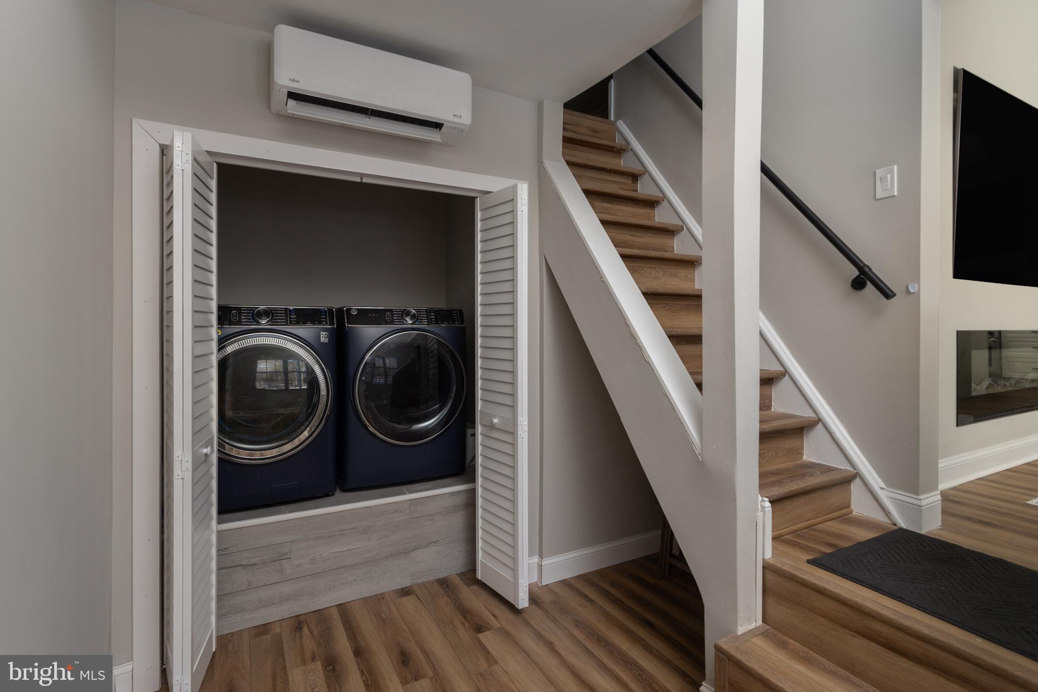 282 Juliustown Road Columbus, NJ 08022 - Photo 18 of 37 a utility room with dryer and washer