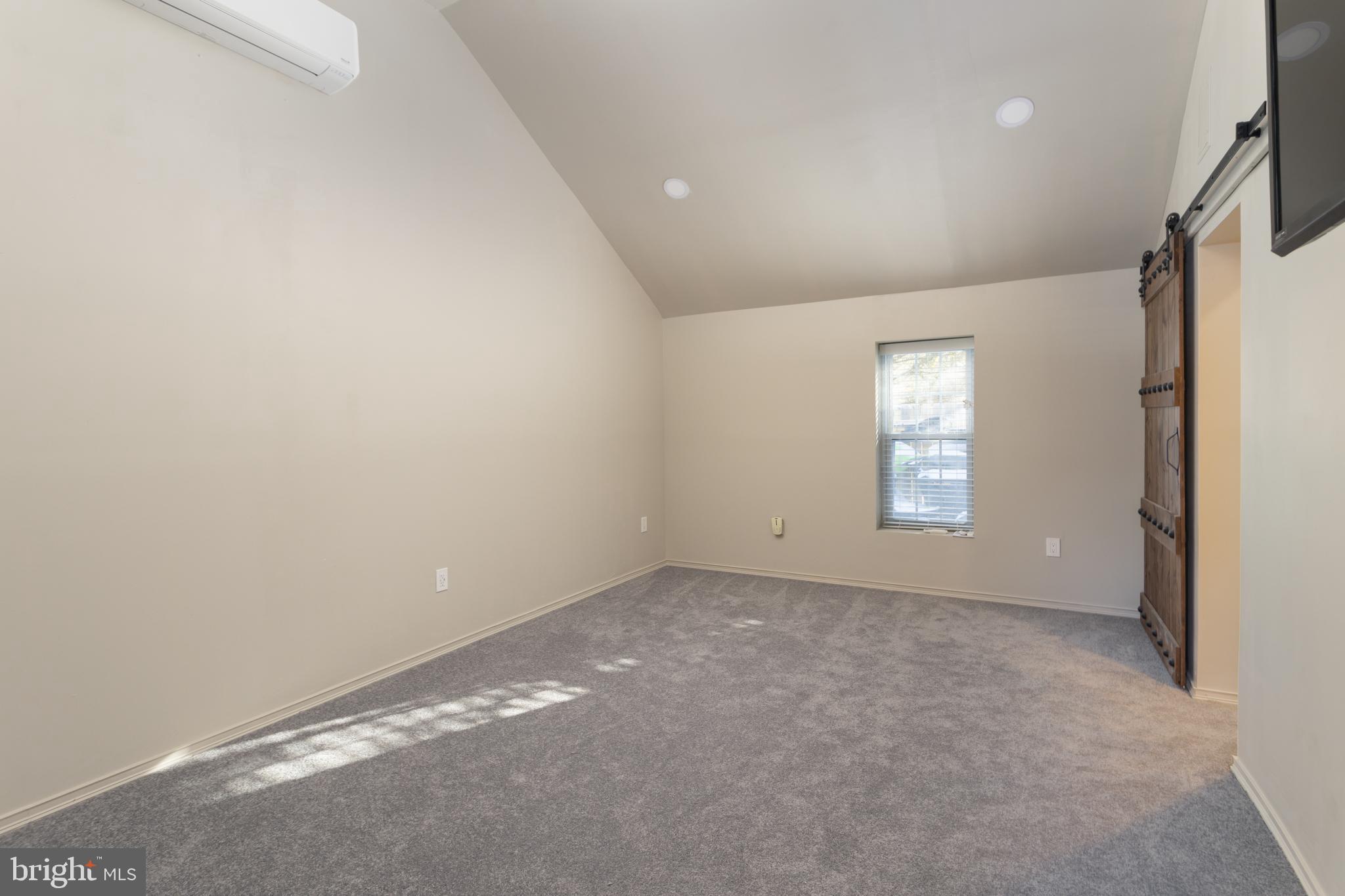 282 Juliustown Road Columbus, NJ 08022 - Photo 19 of 37 an empty room with windows