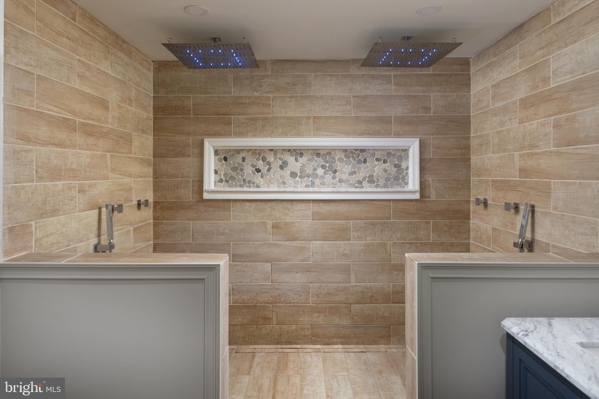 282 Juliustown Road Columbus, NJ 08022 - Photo 24 of 37 a bathroom with a sink and a mirror