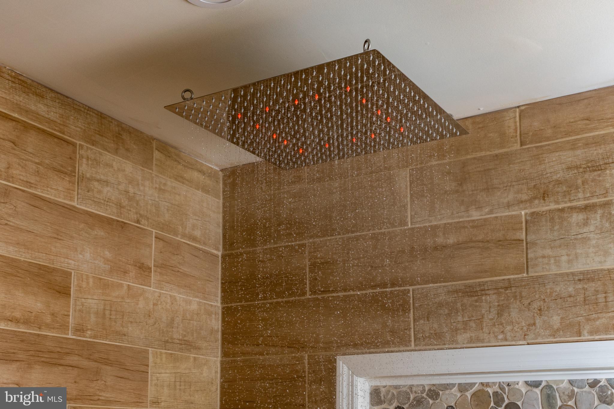 282 Juliustown Road Columbus, NJ 08022 - Photo 25 of 37 a bathroom with a shower