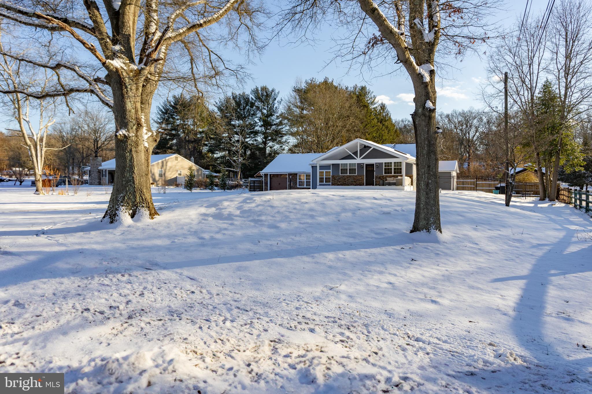 282 Juliustown Road Columbus, NJ 08022 - Photo 3 of 37 a front view of a house with a yard