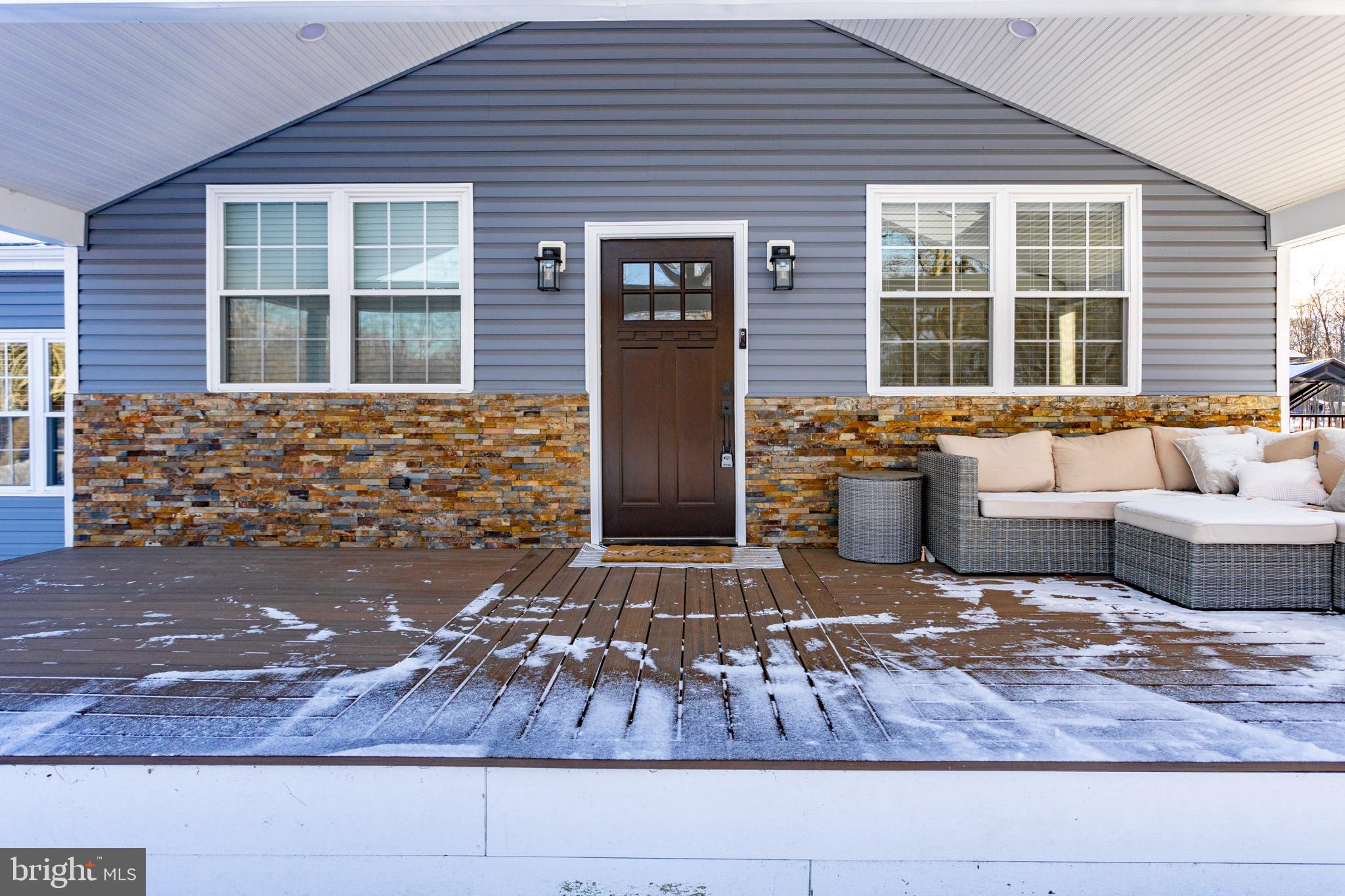 282 Juliustown Road Columbus, NJ 08022 - Photo 4 of 37 a front view of a house with garden