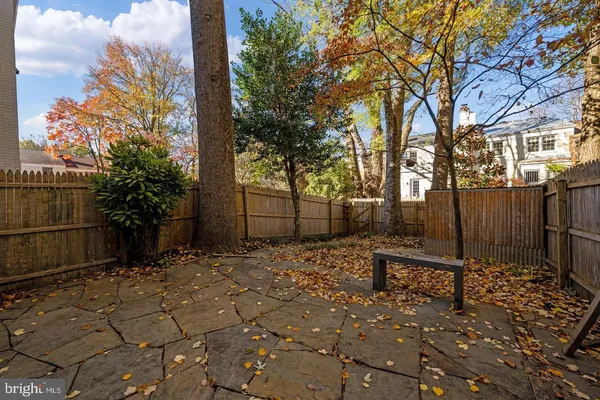 a bench is sitting in middle of the yard