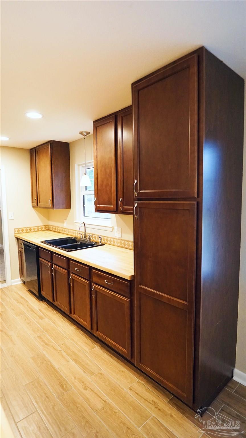 5805 Adelyn Road Pensacola, FL 32504 - Photo 9 of 27